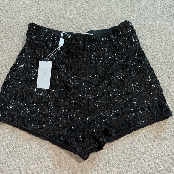 NWT ASTR the label Everette sequin shorts - Picture 5 of 8